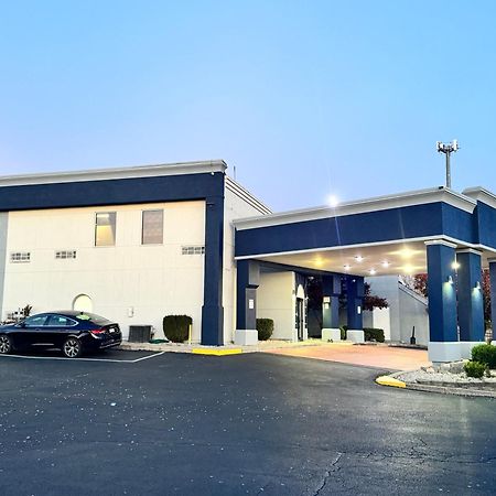 Quality Inn & Suites Цинциннати Экстерьер фото