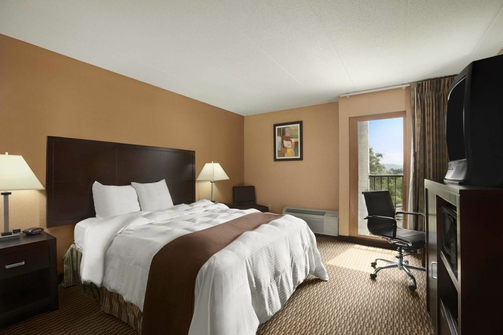Quality Inn & Suites Цинциннати Экстерьер фото